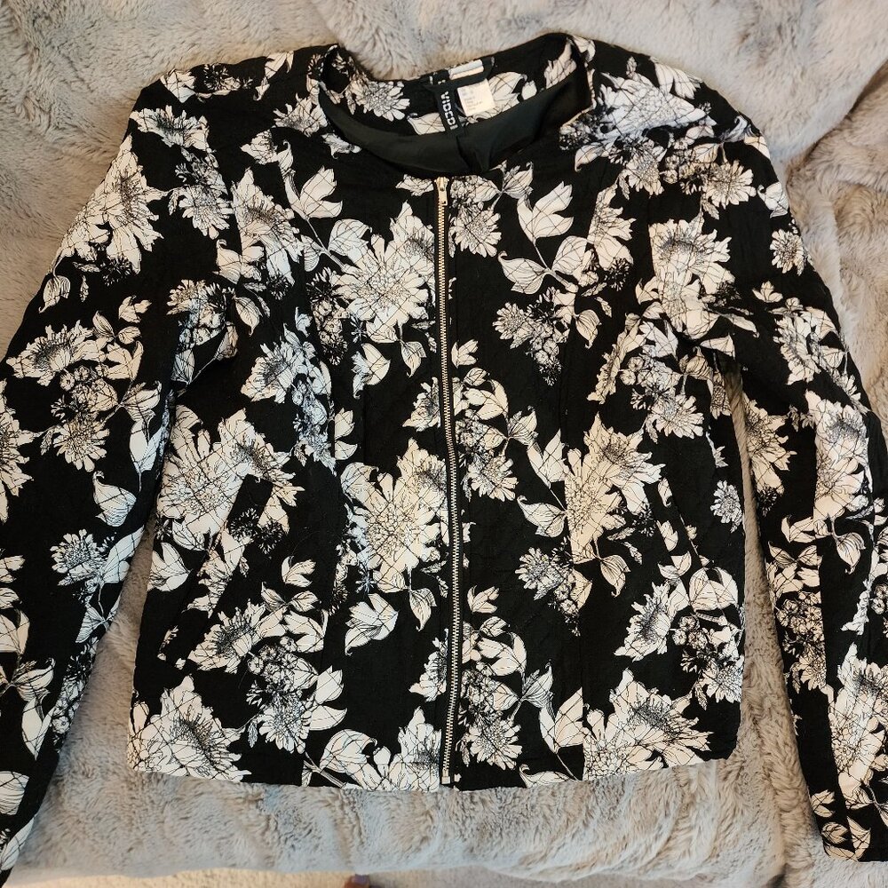 Cropped Bomber/Moto Floral Quilted Jacket Size 12 H&M Black and White